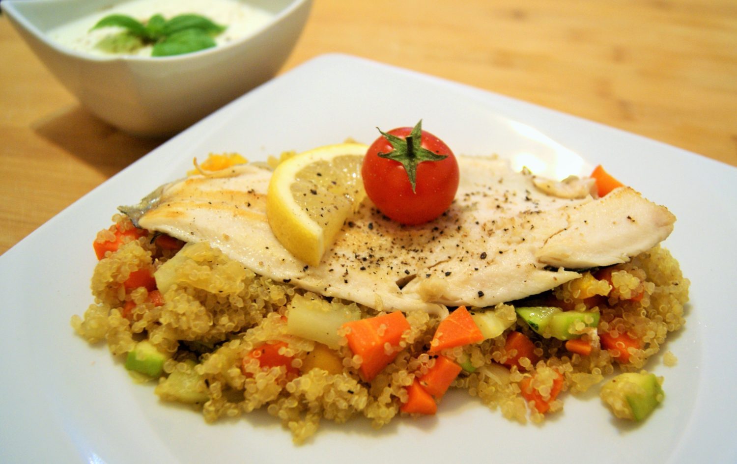 Forellenfilet auf Gemüse-Quinoa-Bett - Ernährungsliebe.at ...